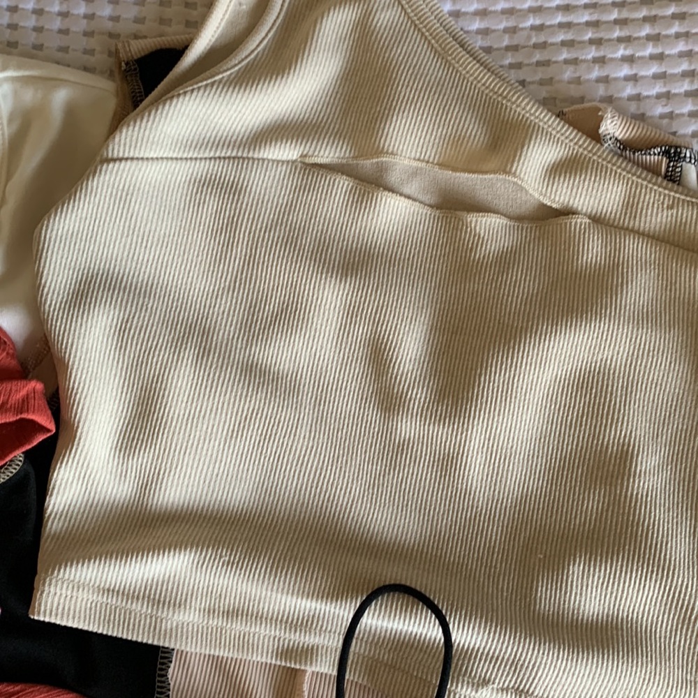Bundle of summer cropped tops and tanks🌼 - Picture 5 of 14
